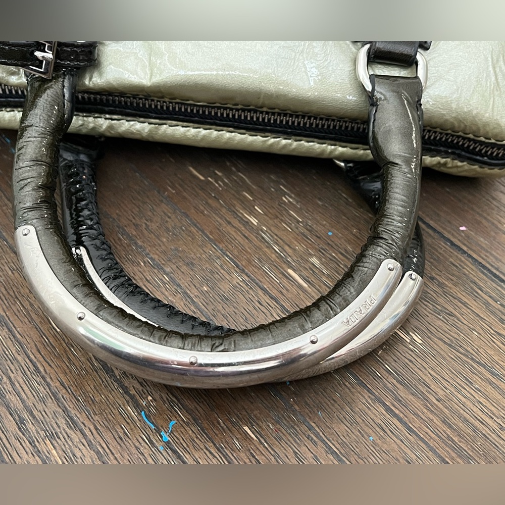Vintage Prada Vernice Sfumata Bauletto Bag
Handles have decorative hardware. - Picture 11 of 15